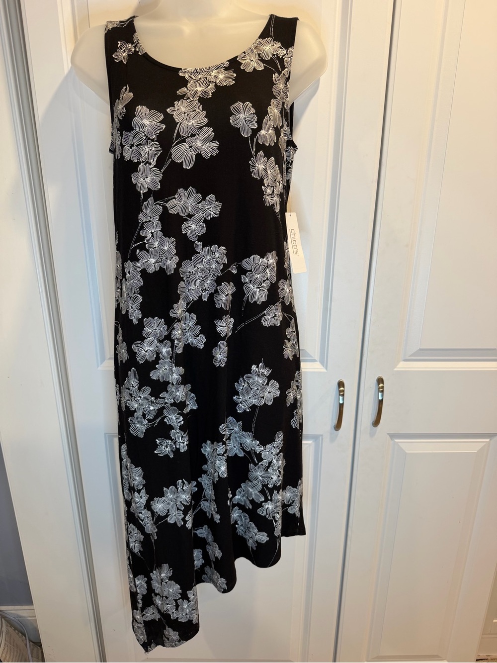 Chico's NWT Black & White Floral Asymmetrical Sleeveless Dress Size 0
